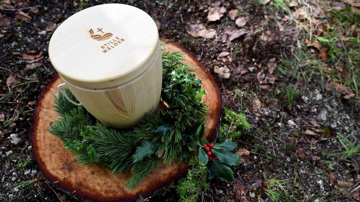 Toten-Asche-Verstreuung im eigenen Garten