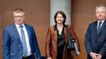Thomas Haldenwang (l.), Präsident des Bundesamtes für Verfassungsschutz (BfV), Martina Rosenberg (M.), Präsidentin des Bundesamtes für den Militärischen Abschirmdienst (BAMAD), und Bruno Kahl, Präsident des Bundesnachrichtendienstes (BND). Foto: Fabian Sommer/dpa