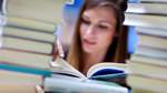 
        Es gibt Bücher zu jedem Thema. Aber was sind die skurrilsten
        <br>
        Bücher, die es in Bremer Buchläden und der Bibliothek zu finden gibt? Wir haben nachgefragt.
    
